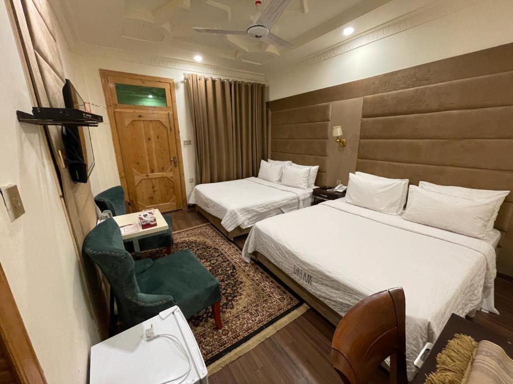 Shelton Rezidor Hotel Kumrat Road